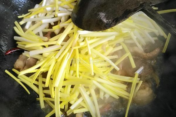 肘子肉炒蒜黄的做法图解9