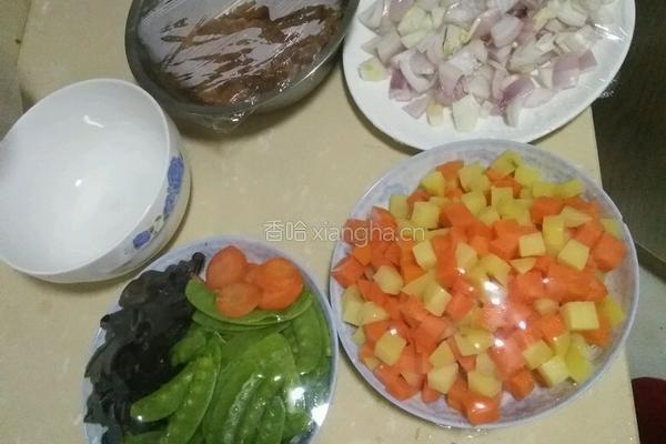 咖喱鸡丁的做法图解1