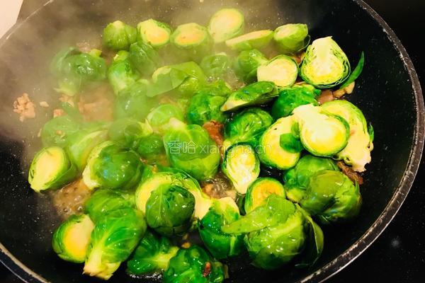 蒜蓉腊肉香炒抱子甘蓝(Brussels Sprouts）的做法图解8