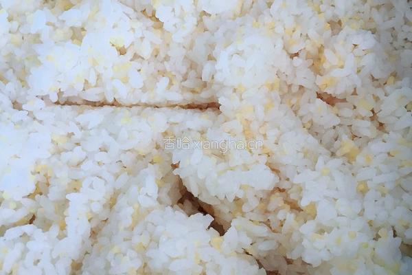 腊肠什锦炒饭的做法图解2
