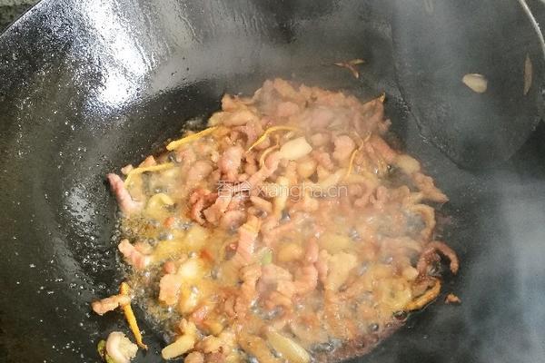 茶树菇炒肉丝的做法图解3