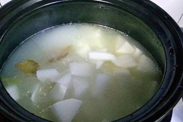 白萝卜炖筒子骨汤的做法图解7