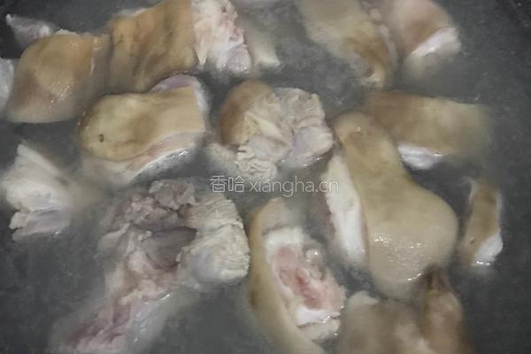 黄豆猪脚汤的做法图解2