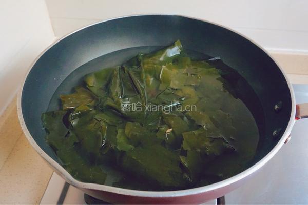 牛尾裙带金针菇豆泡汤的做法图解1