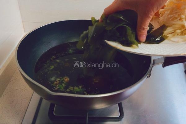 牛尾裙带金针菇豆泡汤的做法图解4