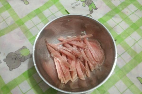 韭黄炒肉丝的做法图解2