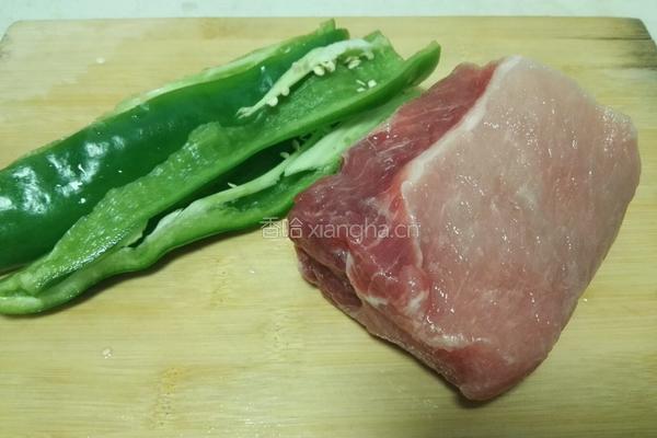 青椒肉片的做法图解1