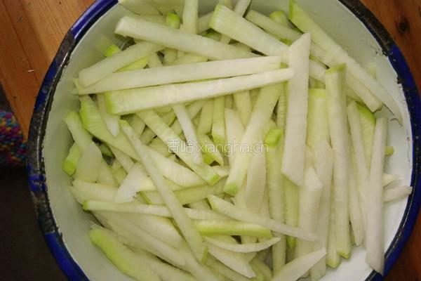 萝卜丝焖饭的做法图解1