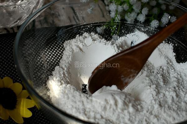 红糖雪蒸糕的做法图解3
