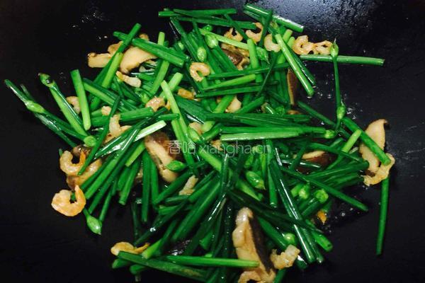 香菇虾米炒韭菜花的做法图解8