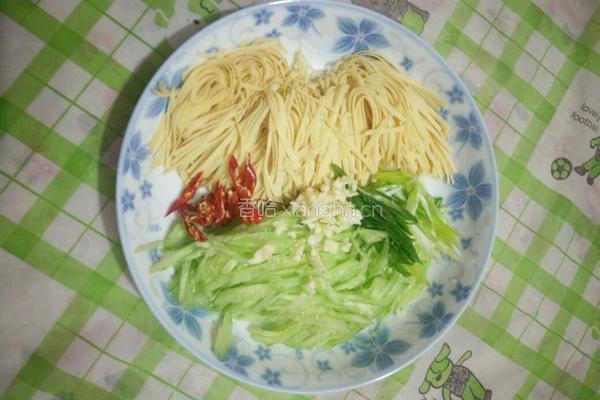 麻辣黄瓜豆皮丝的做法图解3