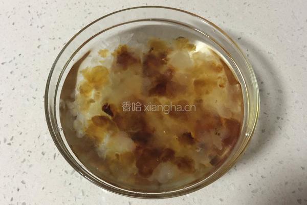桃胶银耳羹的做法图解2