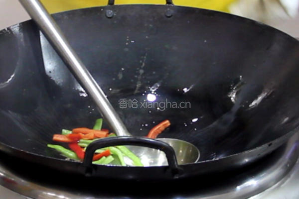 双椒肥肠的做法图解3