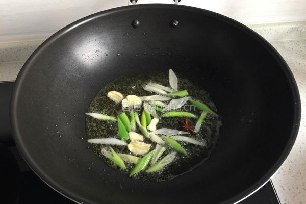 脊骨炖鸡的做法图解5