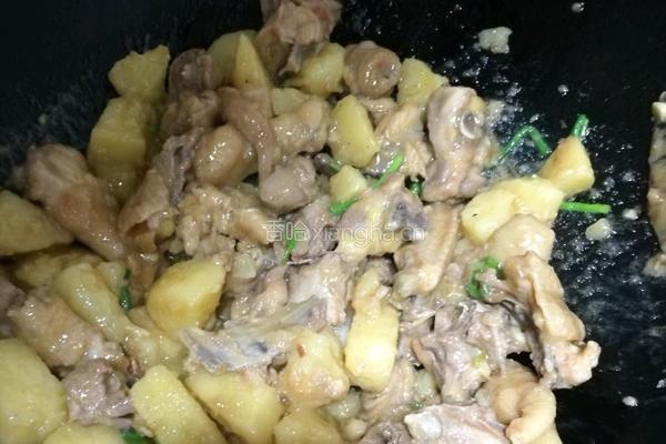 土豆焖鸡的做法图解5