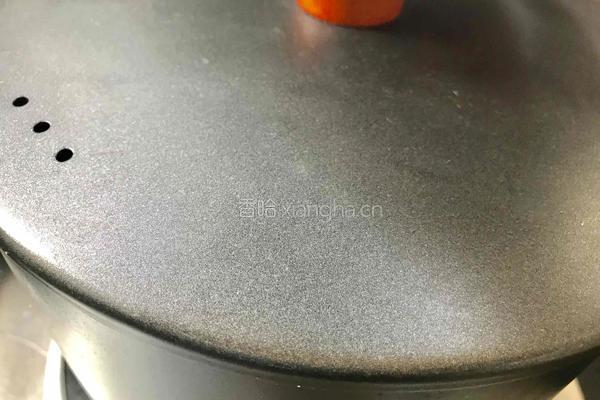 猪脊骨白萝卜汤（秋季养颜美容汤）的做法图解11