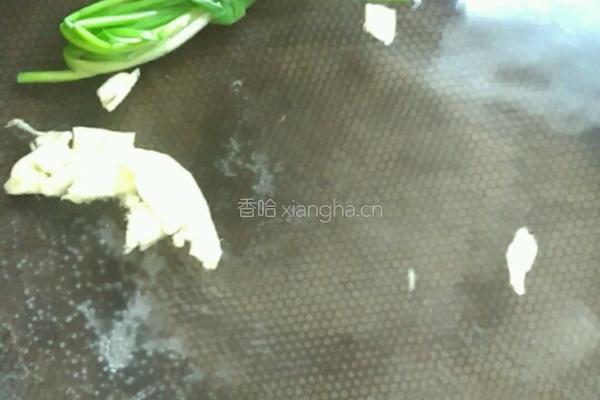 白灼大鱿鱼的做法图解2