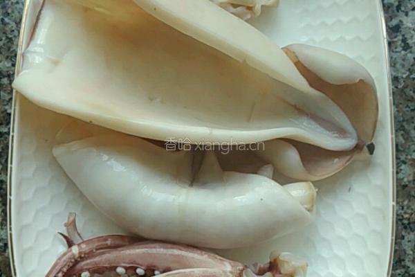 白灼大鱿鱼的做法图解6