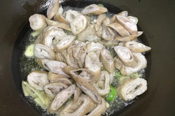 干锅肥肠的做法图解11