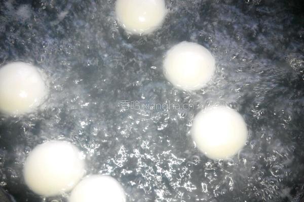 酒酿芝麻心圆子的做法图解1