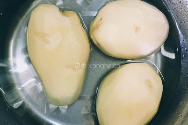 土豆片焖鸭的做法图解1