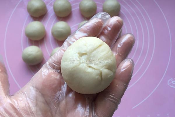 蛋黄酥的做法图解13
