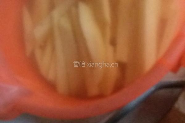 酸甜炸薯条的做法图解3