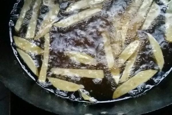 酸甜炸薯条的做法图解7