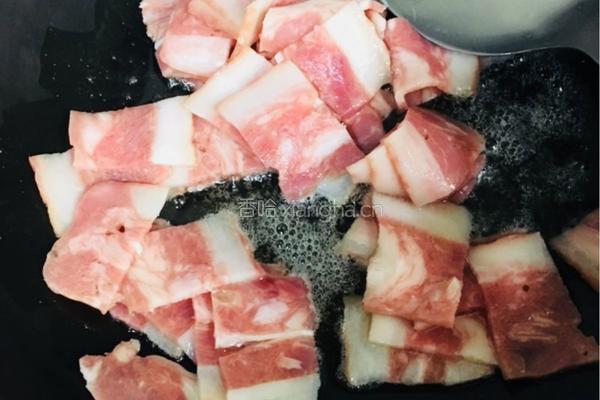 青椒洋葱炒培根的做法图解7