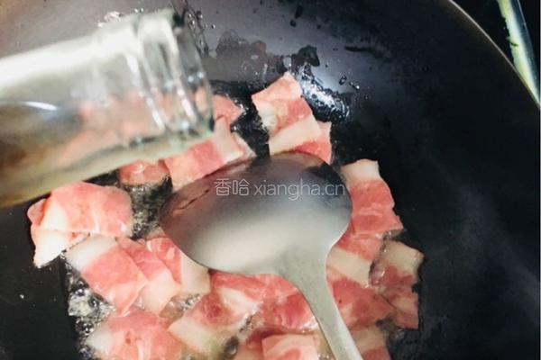 青椒洋葱炒培根的做法图解8