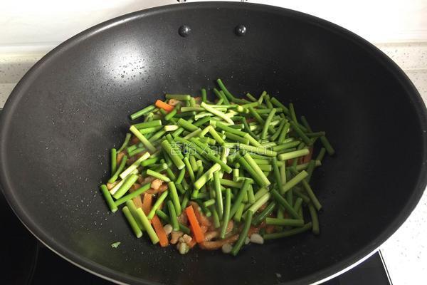 蒜苔炒肉的做法图解6