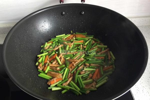 蒜苔炒肉的做法图解7