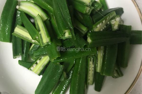 肉沫梅干菜炒秋葵的做法图解2