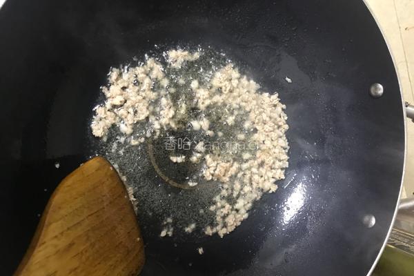 肉沫梅干菜炒秋葵的做法图解3