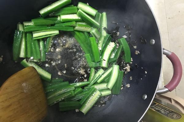肉沫梅干菜炒秋葵的做法图解5