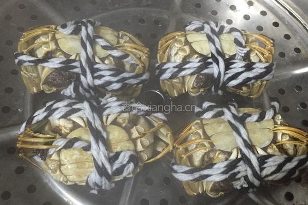 紫苏蒸大闸蟹的做法图解3