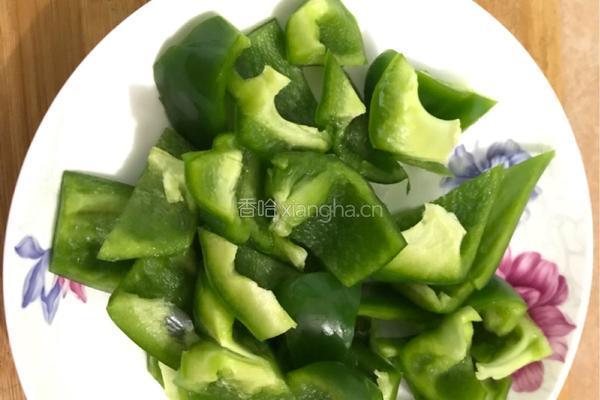 青椒炒肉的做法图解2