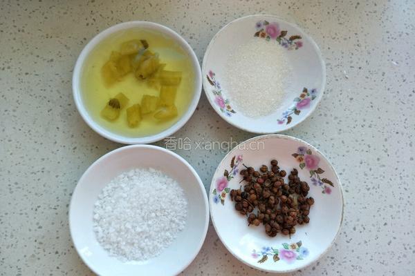 酸辣泡菜丁的做法图解3