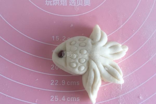金鱼馒头的做法图解18