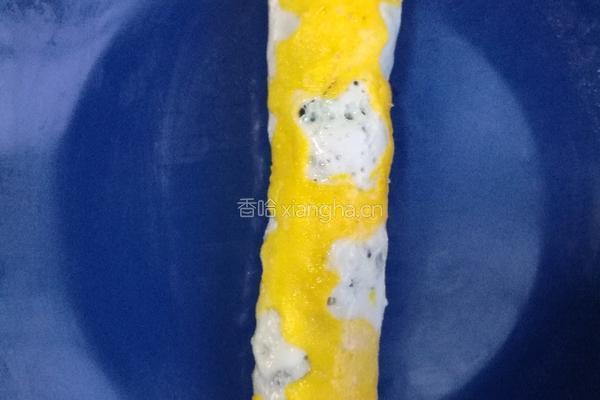 紫薯鸡蛋卷的做法图解3