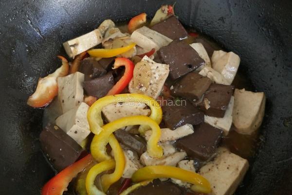 鸭血炖豆腐的做法图解7