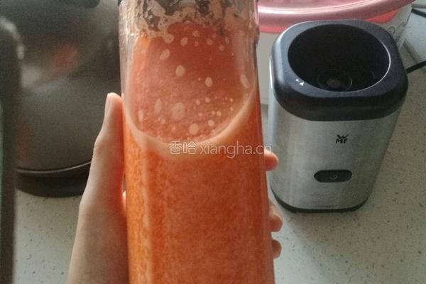 胡萝卜汁的做法图解3