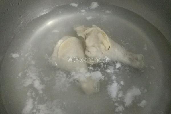 香菇鸡腿汤的做法图解2