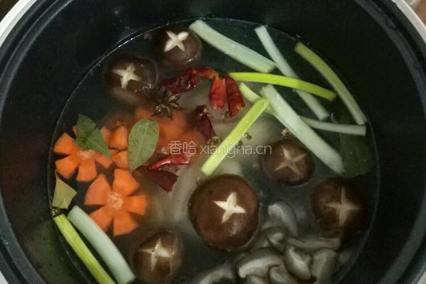 香菇鸡腿汤的做法图解3