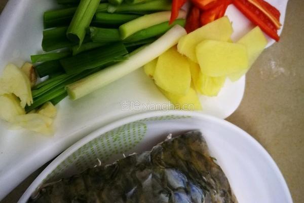 红烧草鱼腹的做法图解1