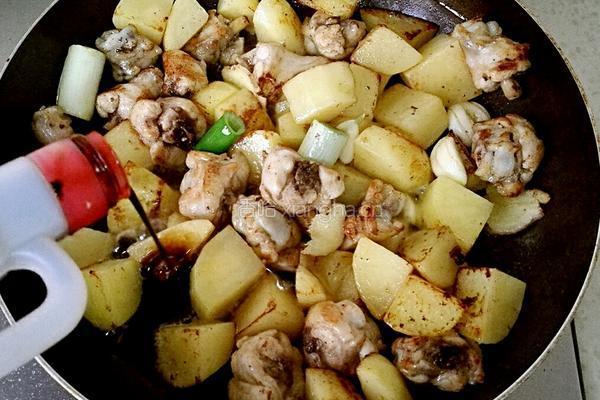 鸡翅根炖土豆的做法图解9