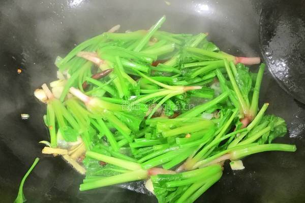 烧菠菜根的做法图解4