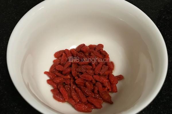 红枣莲子银耳汤的做法图解4
