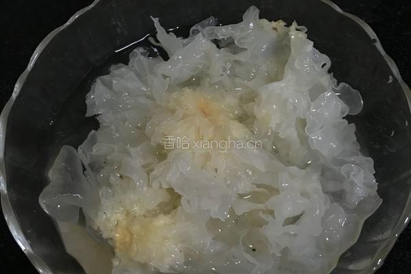 红枣莲子银耳汤的做法图解7
