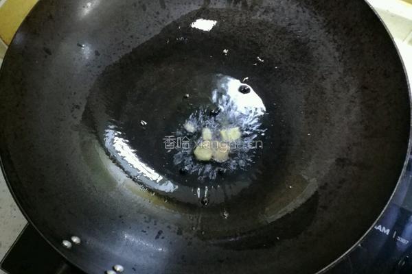 胡萝卜烧肉的做法图解2